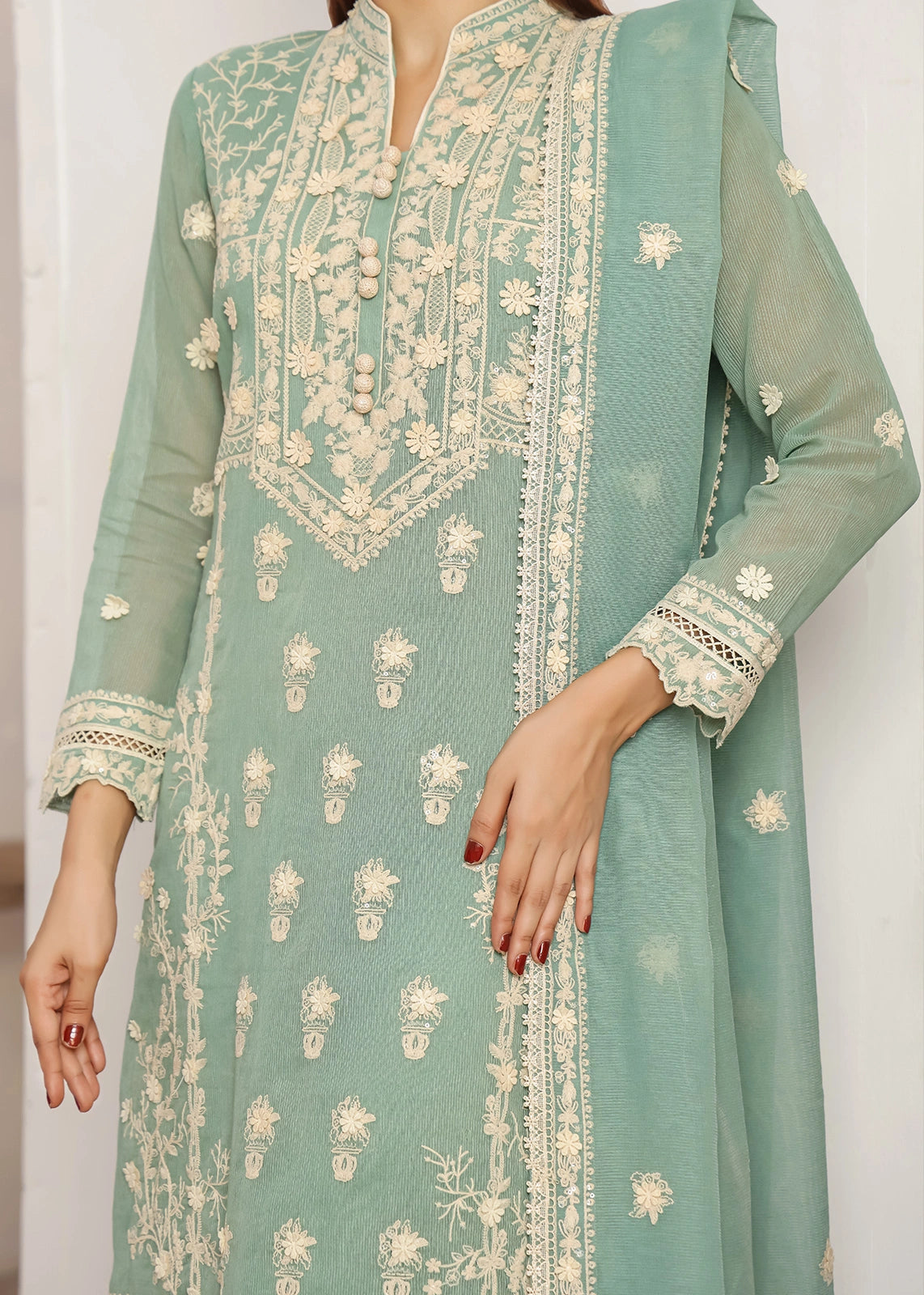 Hassnah Silk Floss Embroidered Green Organza Dress - Nawaem Altulle