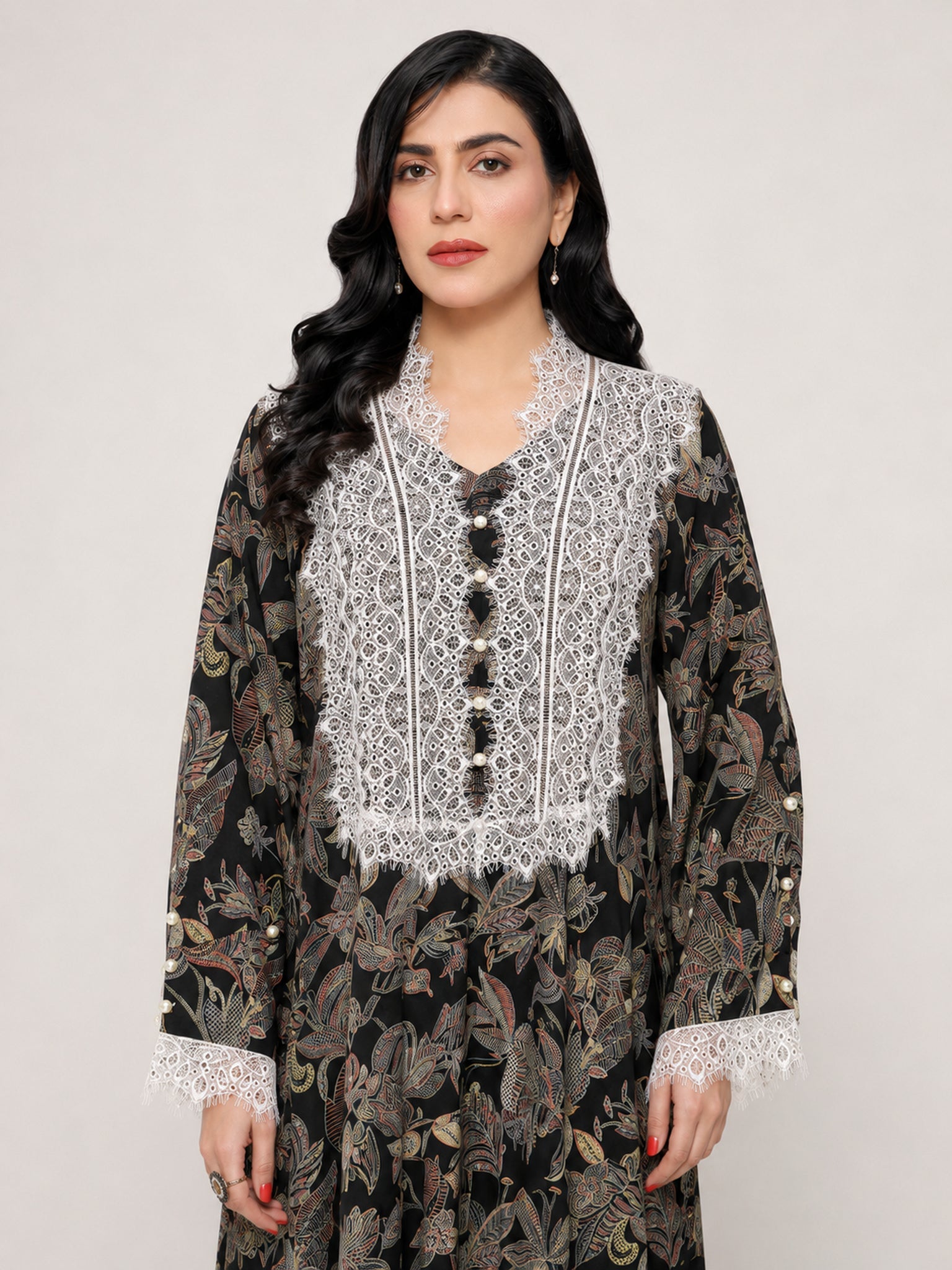 Black Botanical Cotton Mukhawara with Dantel & Pearls - Nawaem Altulle