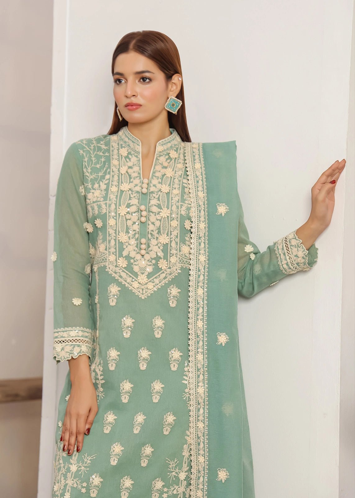 Hassnah Silk Floss Embroidered Green Organza Dress - Nawaem Altulle